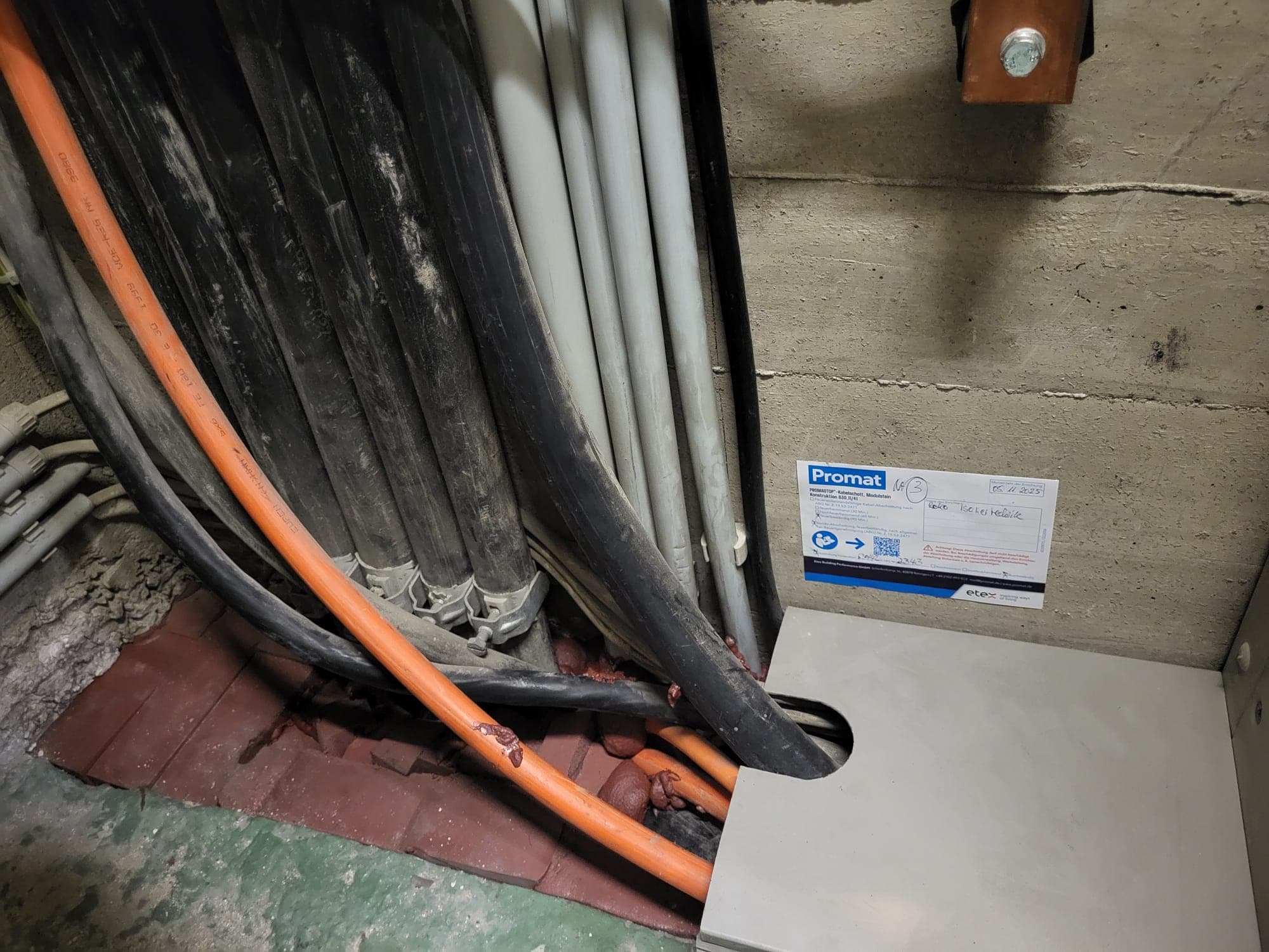 Cable penetration seals